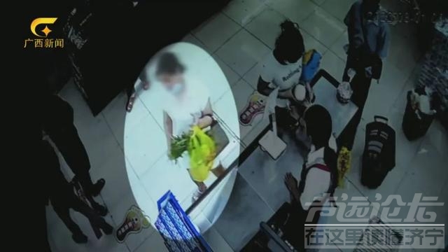 女子超市偷排骨被抓，赔1300元拘5日-2.jpg