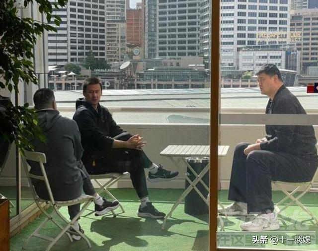姚明现身上海做核酸，不满路人拍照当场发飙，体重被指超过500斤-10.jpg