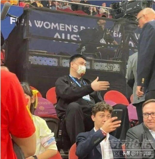 姚明现身上海做核酸，不满路人拍照当场发飙，体重被指超过500斤-8.jpg