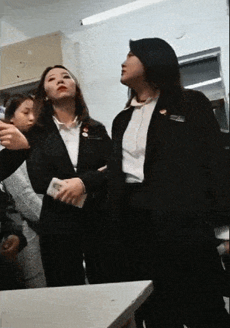 8452bb2dcf244d349fed0e5f9ab63cc1.gif