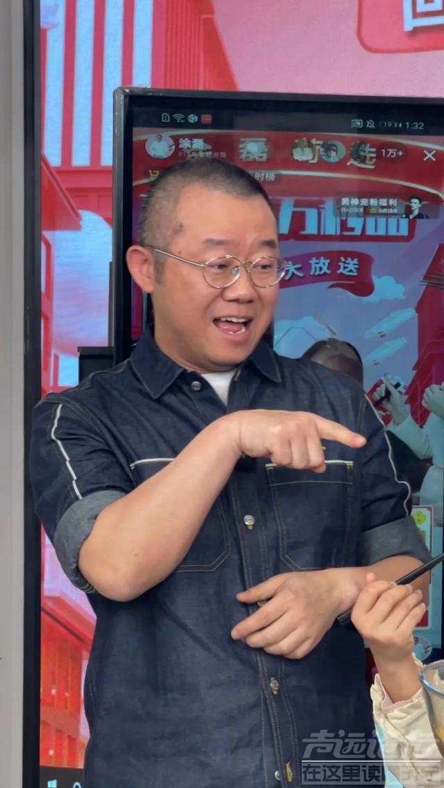 又现双面派？台上冠冕堂皇，生活一地鸡毛，这些情感导师都栽了-23.jpg