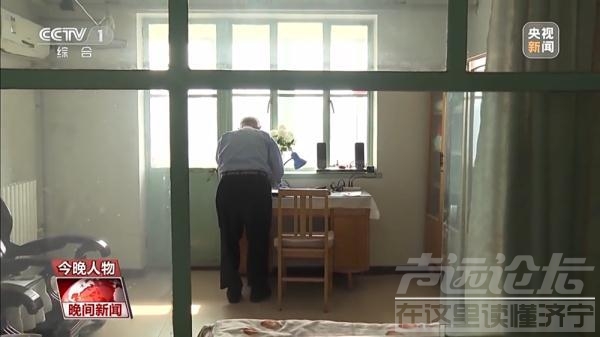 老人无偿捐出8600多枚“火花”：对老伴儿最好的纪念！-8.jpg