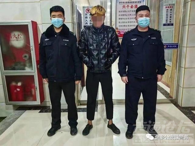 民警深夜“拉车门”，试拉836辆竟有32辆未落锁-5.jpg