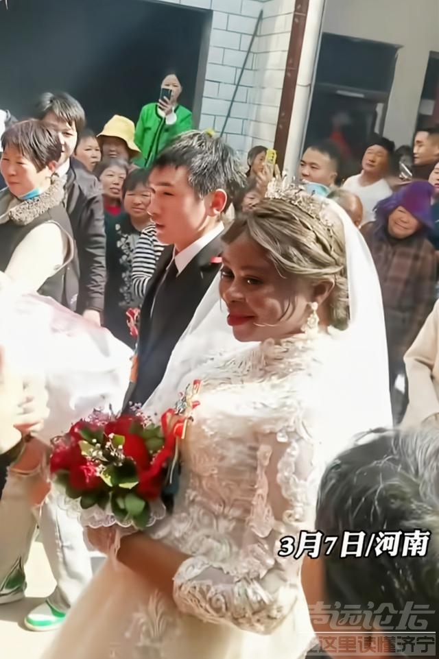 河南小伙迎娶非洲媳妇，能干活还不要彩礼，亲戚：这下他有的受了-7.jpg