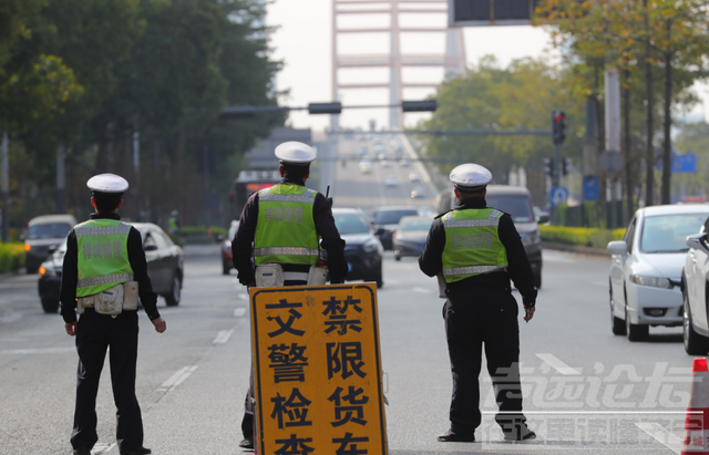 路上那么多车，交警是如何发现无证驾驶的？交警：3种方法能判断-4.jpg