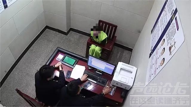 婚宴上主桌女嘉宾突然被抓！警察：“等很久了”-4.jpg