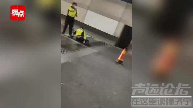 隧道内设卡查车，数名交警被撞飞，网友间没有一点恻隐心-5.jpg