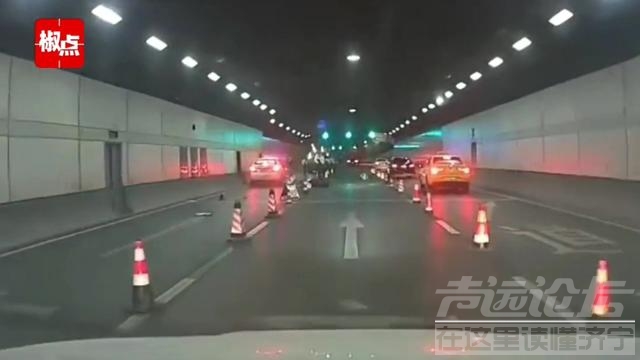 隧道内设卡查车，数名交警被撞飞，网友间没有一点恻隐心-4.jpg