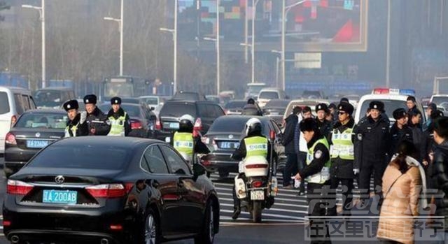 一年违规罚款将近两千亿，而交警的工资由国家发放，那钱都去哪了-1.jpg