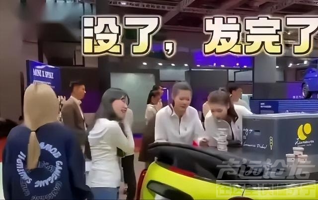 上海车展上初入职场的两个00后姑娘为何会闯下弥天大祸？-3.jpg