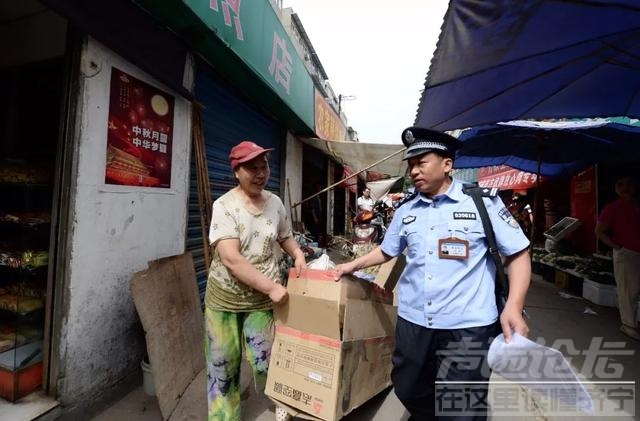 晒警衔，戴佛串，违法民警一句“你有资格管我吗”问懵现场辅警！-6.jpg