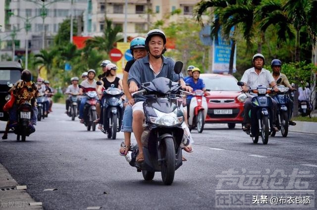 布衣包拯开庭了：关于农民工骑电动车被交警拦下怒摔安全帽一案-8.jpg