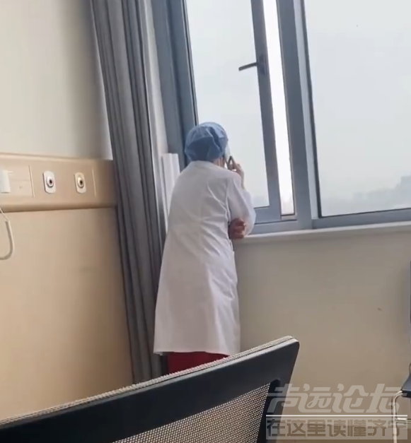 男子称医生打20分钟电话不看诊，当事人：25元挂的专家号，她一直在聊拆迁的事，最后两句话打发了我-1.jpg