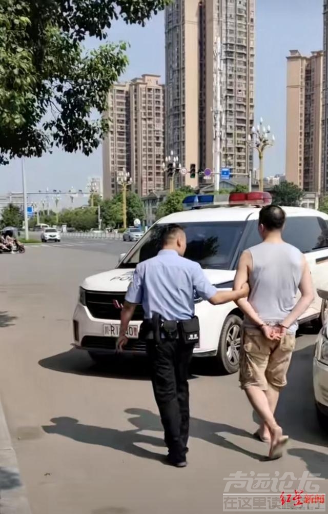 爷爷将刚满月双胞胎孙女扔街头，路人报警！警方：老人因家庭琐事赌气，已批评教育-2.jpg