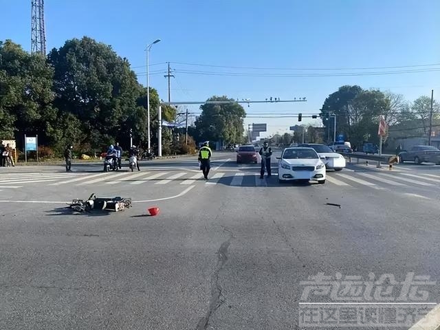 “他闯红灯，凭什么让我负责？”交警的处罚引众怒，车主当场翻脸-3.jpg