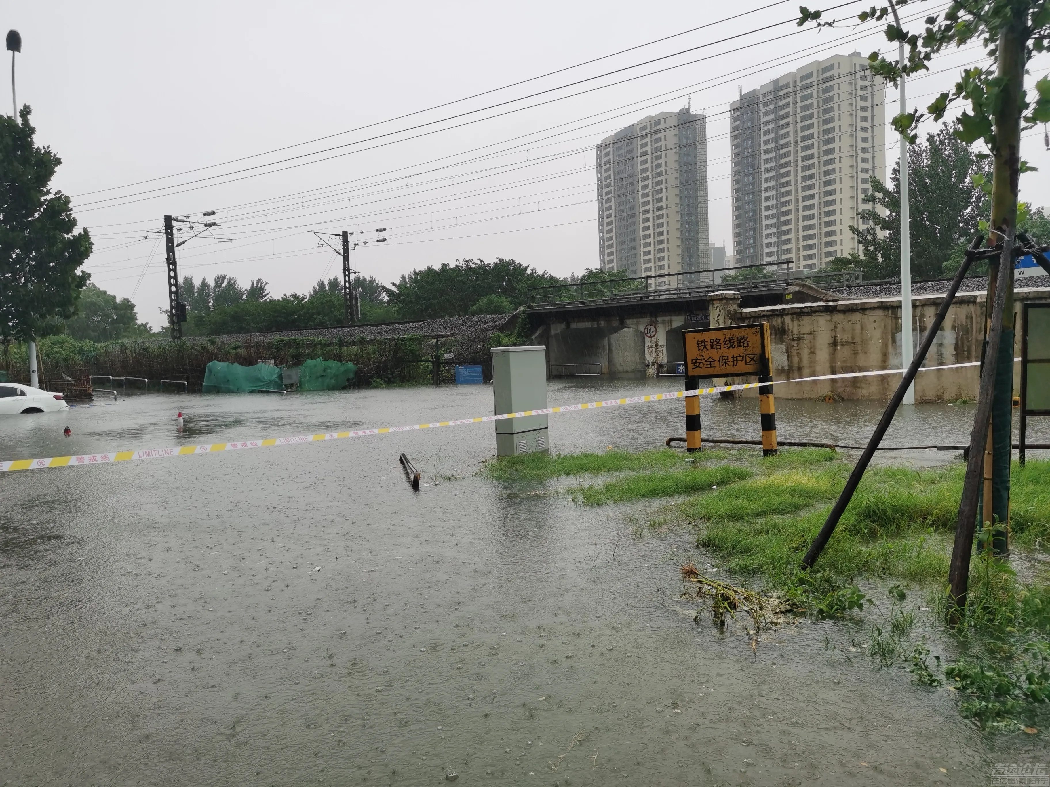 每年下雨都淹的桥洞又淹了，地址华城路北头！-1.jpg