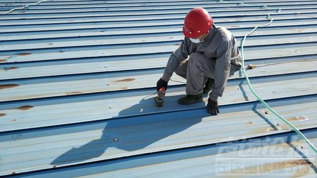 村干部又要忙了？多地再强调“拆除”彩钢瓦屋顶，村民要积极配合-3.jpg