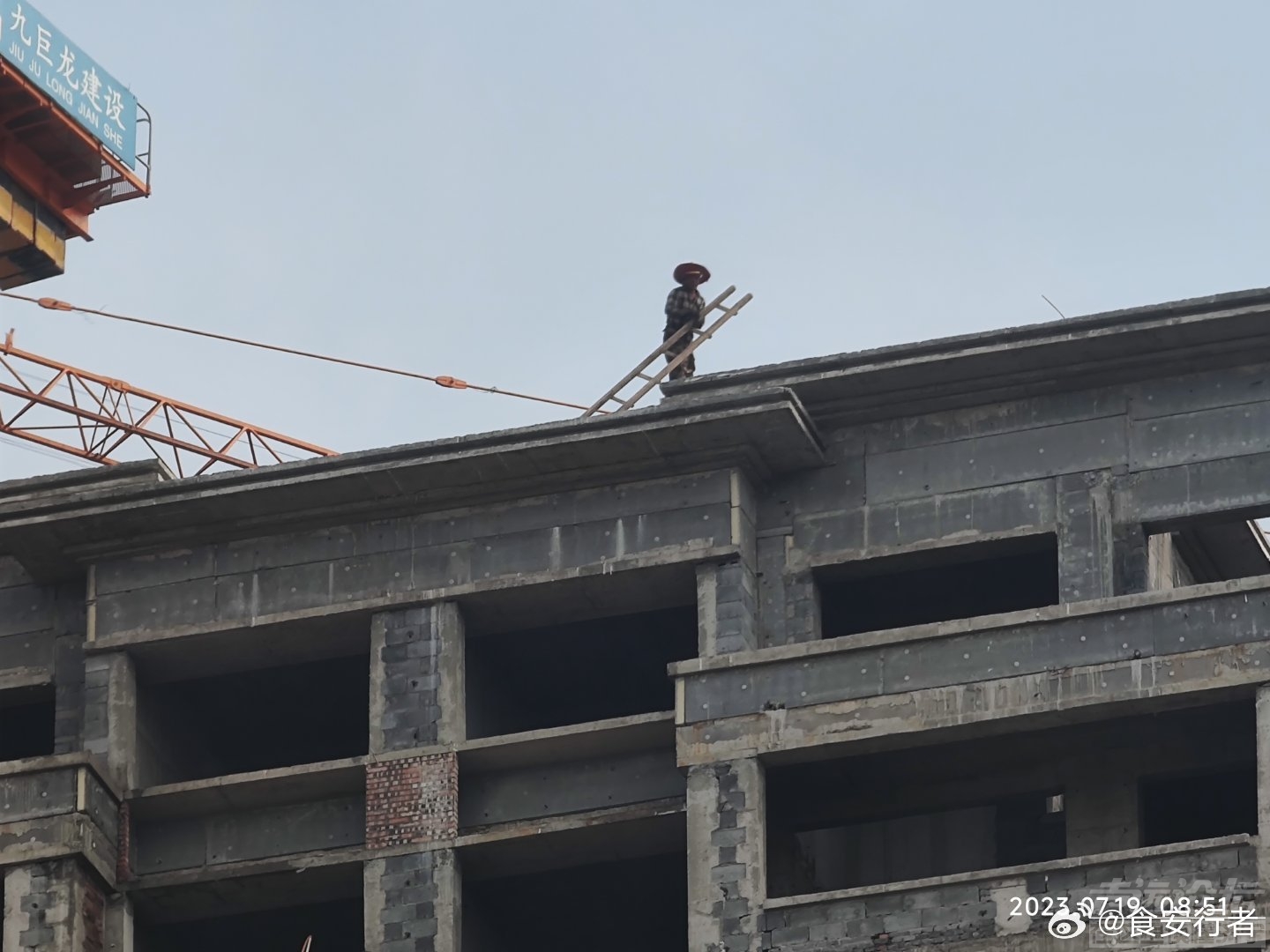 泗水县一项目工地施工期间存在安全隐患！-3.jpg