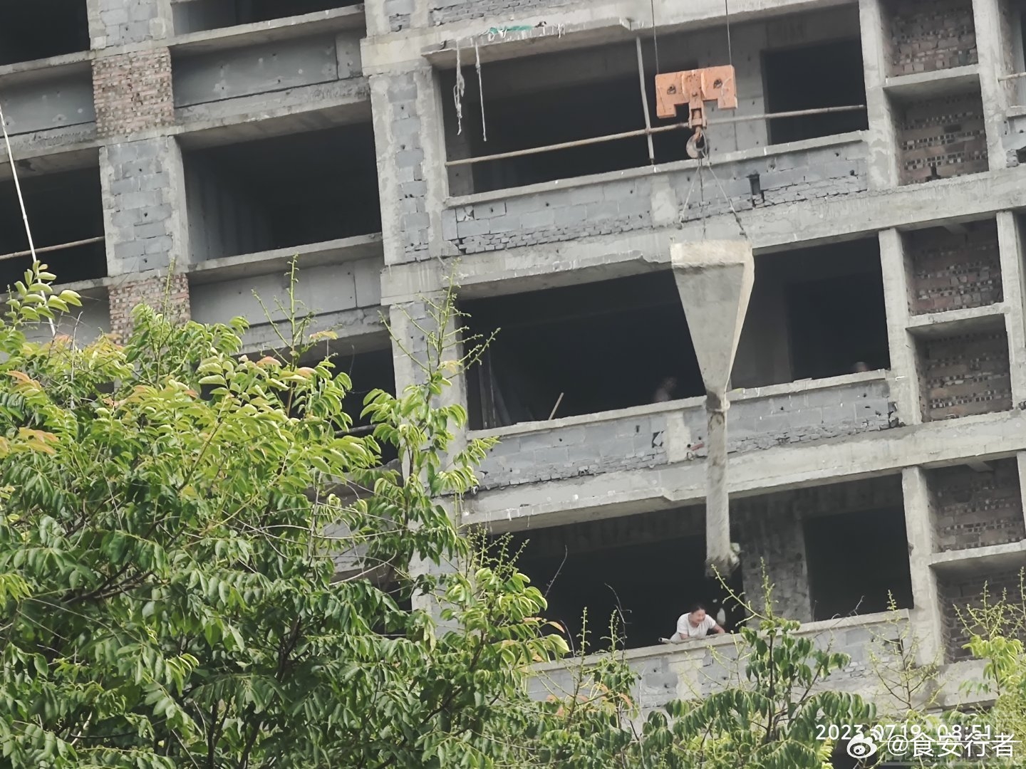 泗水县一项目工地施工期间存在安全隐患！-2.jpg