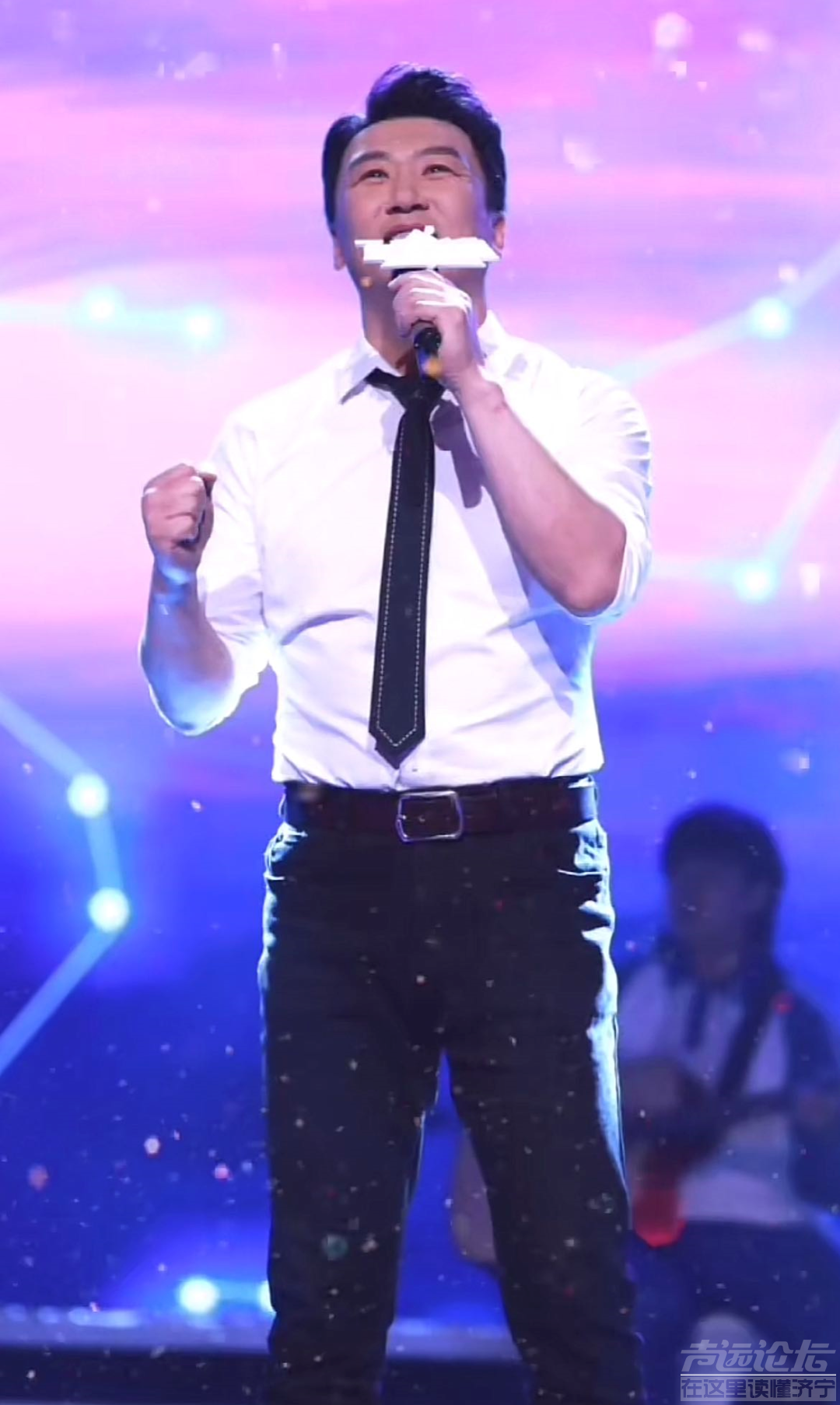 知名男主持人辞职 宣称与电视台发生冲突 揭露收入不丰厚 未拥有房产和汽车仍租房-2.jpg