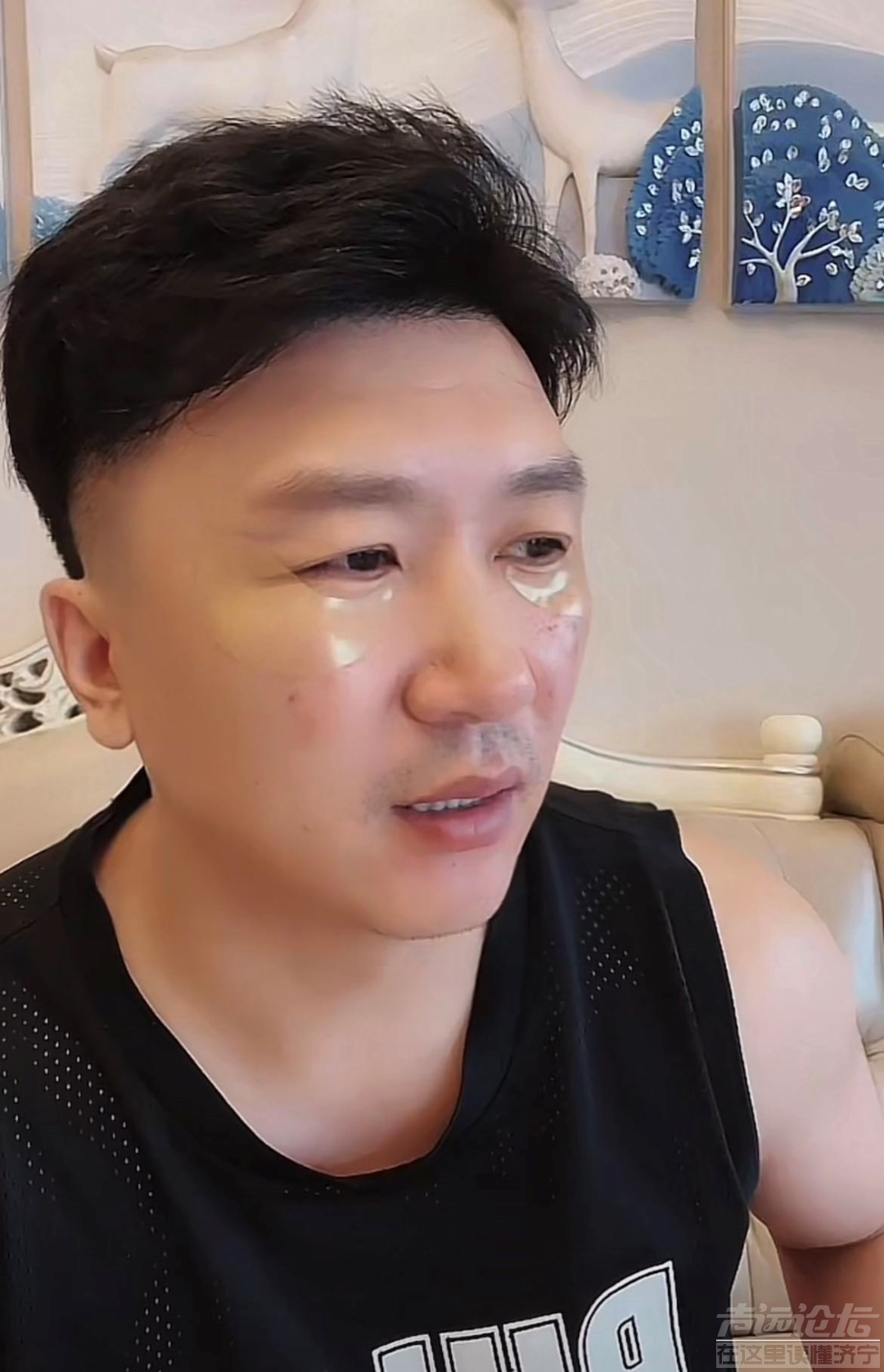 知名男主持人辞职 宣称与电视台发生冲突 揭露收入不丰厚 未拥有房产和汽车仍租房-6.jpg