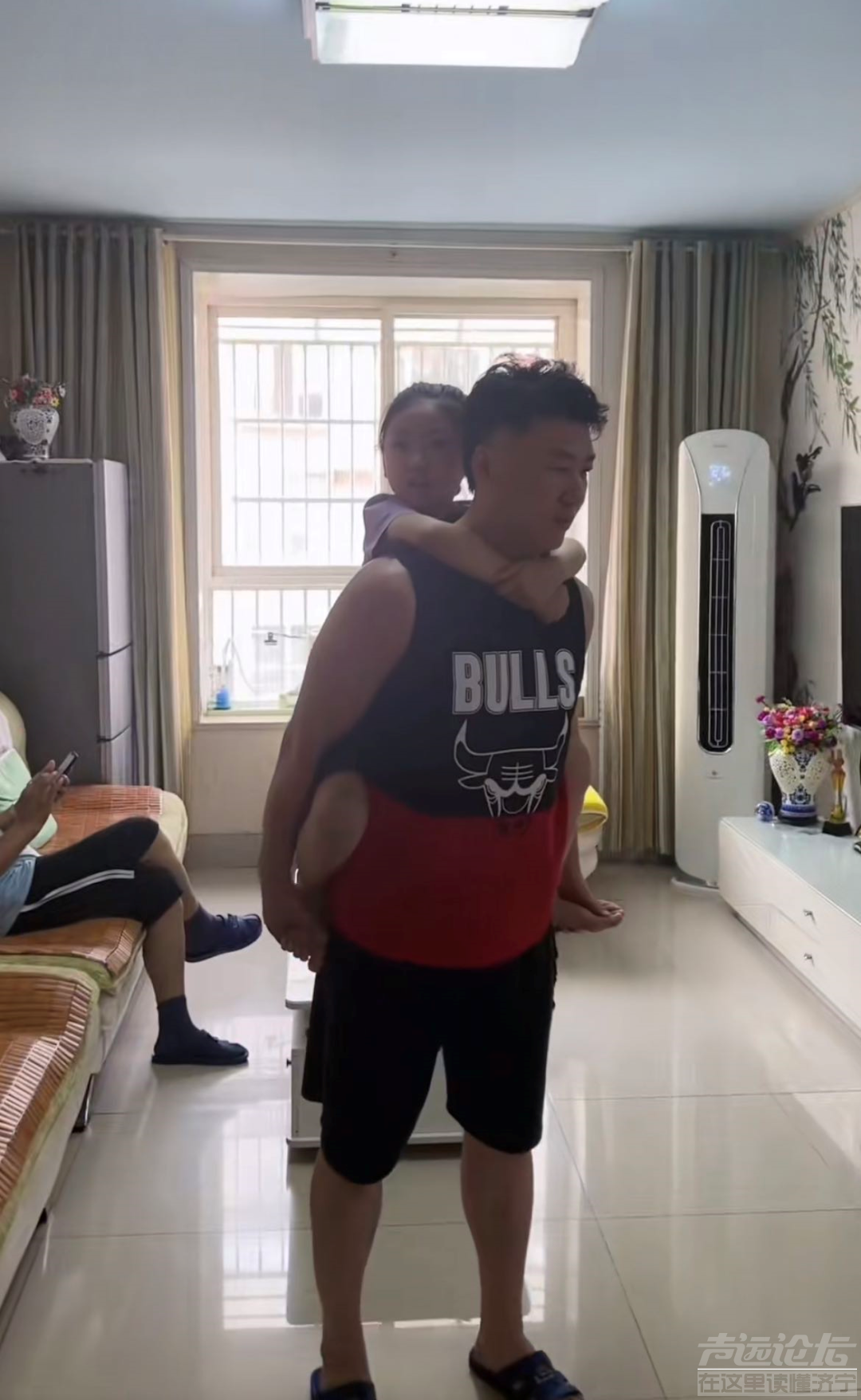 知名男主持人辞职 宣称与电视台发生冲突 揭露收入不丰厚 未拥有房产和汽车仍租房-9.jpg