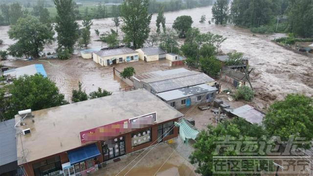 河北易县一村数百人受灾被困，当地：无人员伤亡，水和食物有保障-1.jpg