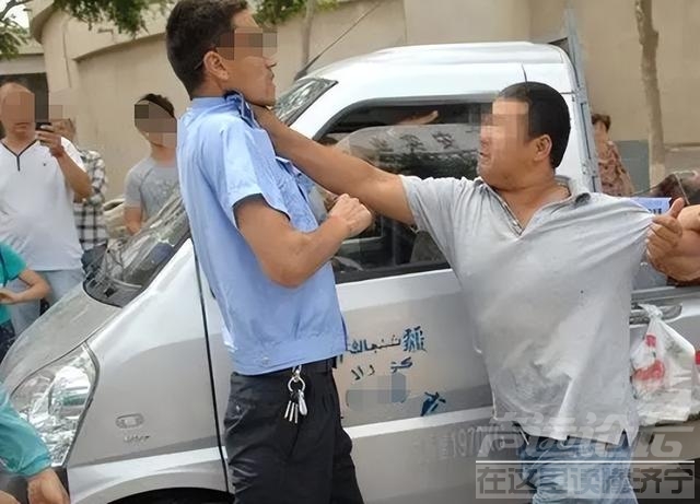 民警凌晨一点强行撬门传唤被打伤，一审法院：打人者判刑两年！-15.jpg