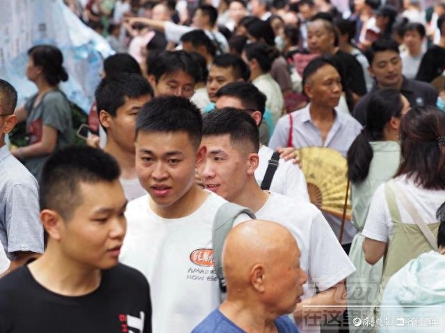 千佛山相亲大会：读研同门师兄、单位同事们结伴而来-1.jpg