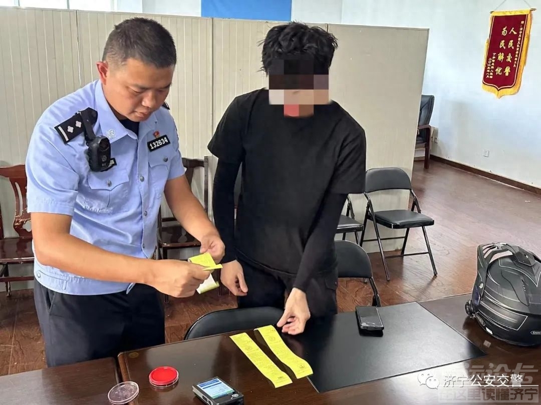 济宁交警开展内环高架路摩托车专项治理行动-3.jpg