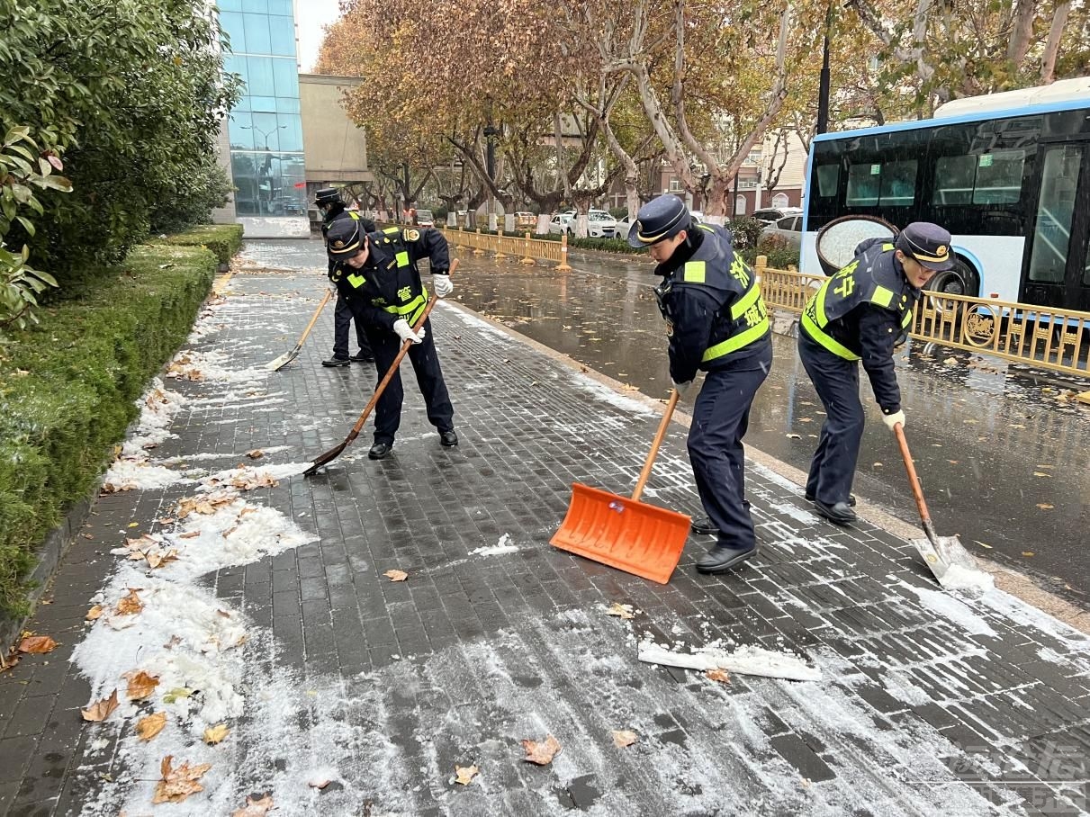 寒潮来袭！济宁市城市管理局全力应对冰雪天气 保障市民出行安全-2.jpeg