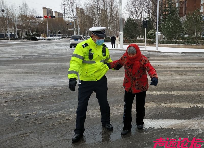 济宁交警全警全力保障恶劣天气道路安全畅通-2.jpeg