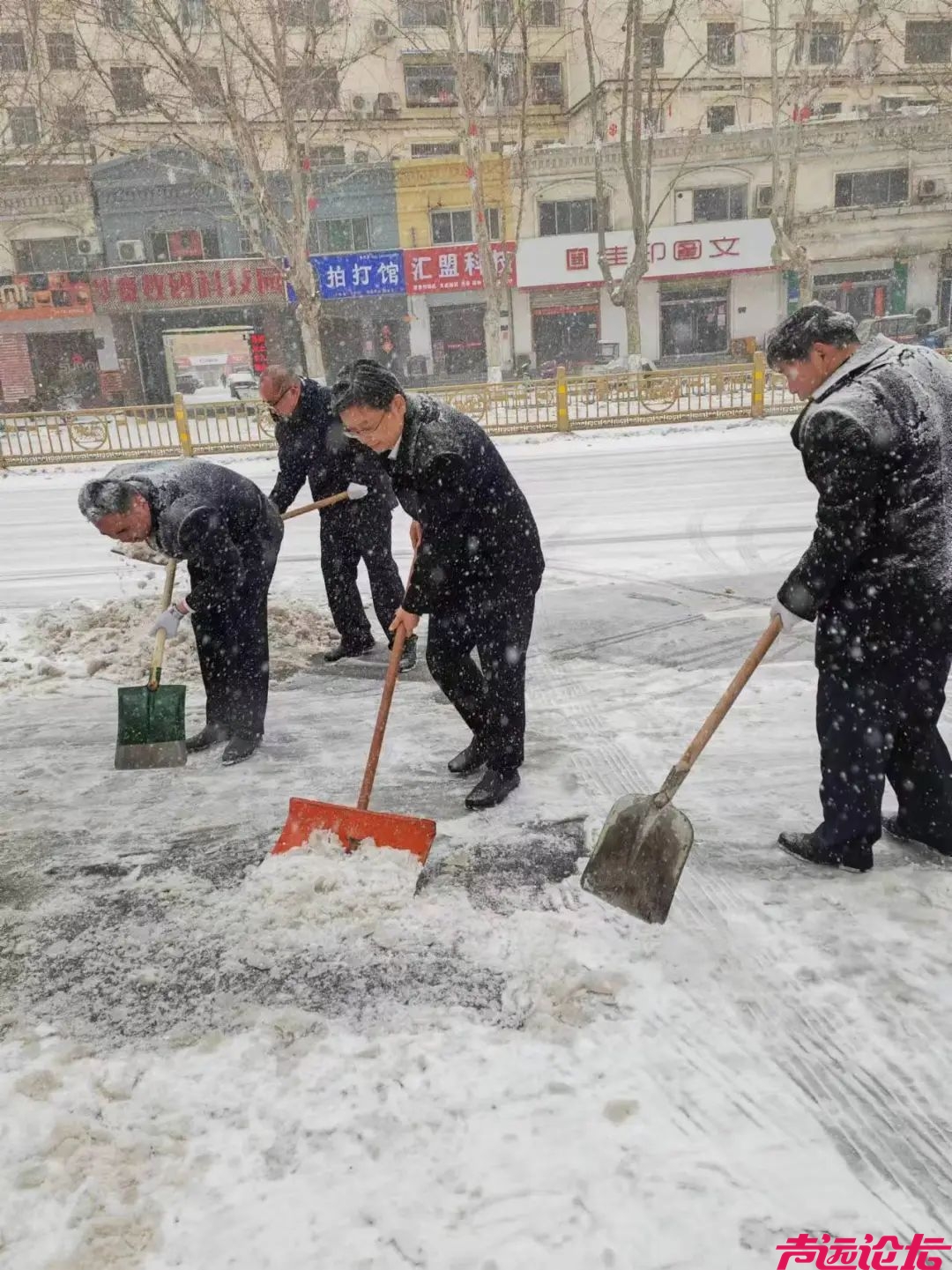 破冰！除雪！济宁，“冷”雪，“暖”城！-4.jpeg