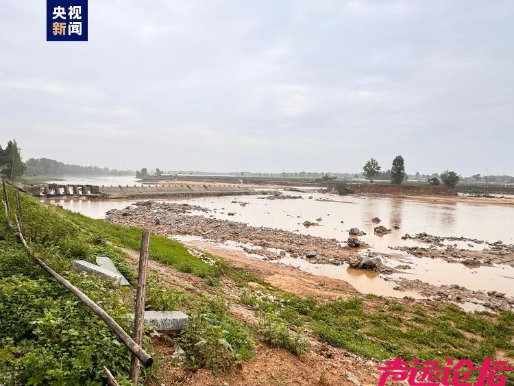 济宁强降雨致泗河水坝部分冲毁 2400人转移-2.jpeg