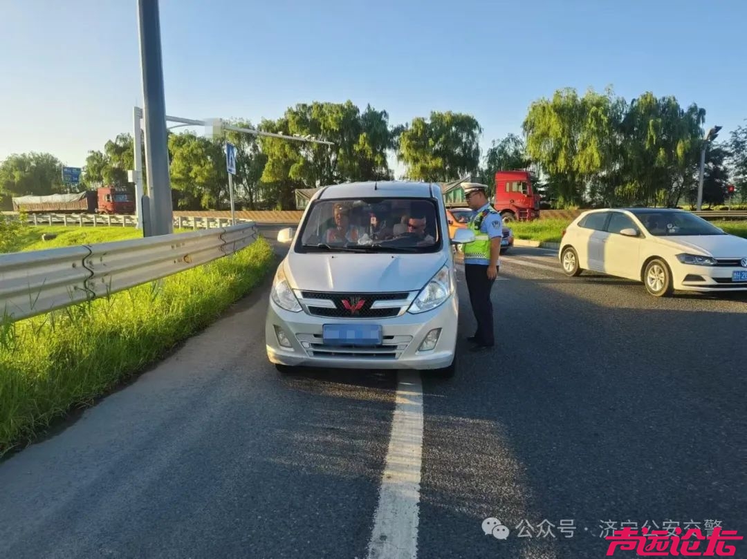 济宁交警严查面包车交通违法-1.jpg