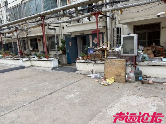 秦庄农贸市场小区脏乱差，垃圾遍地-2.jpeg