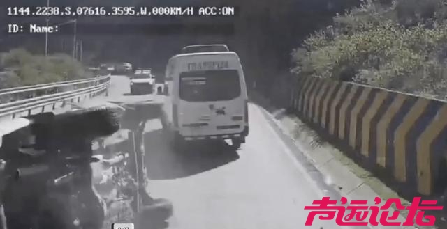 秘鲁天降巨石砸中汽车，3名中国人遇难，事发瞬间被拍下-5.jpg