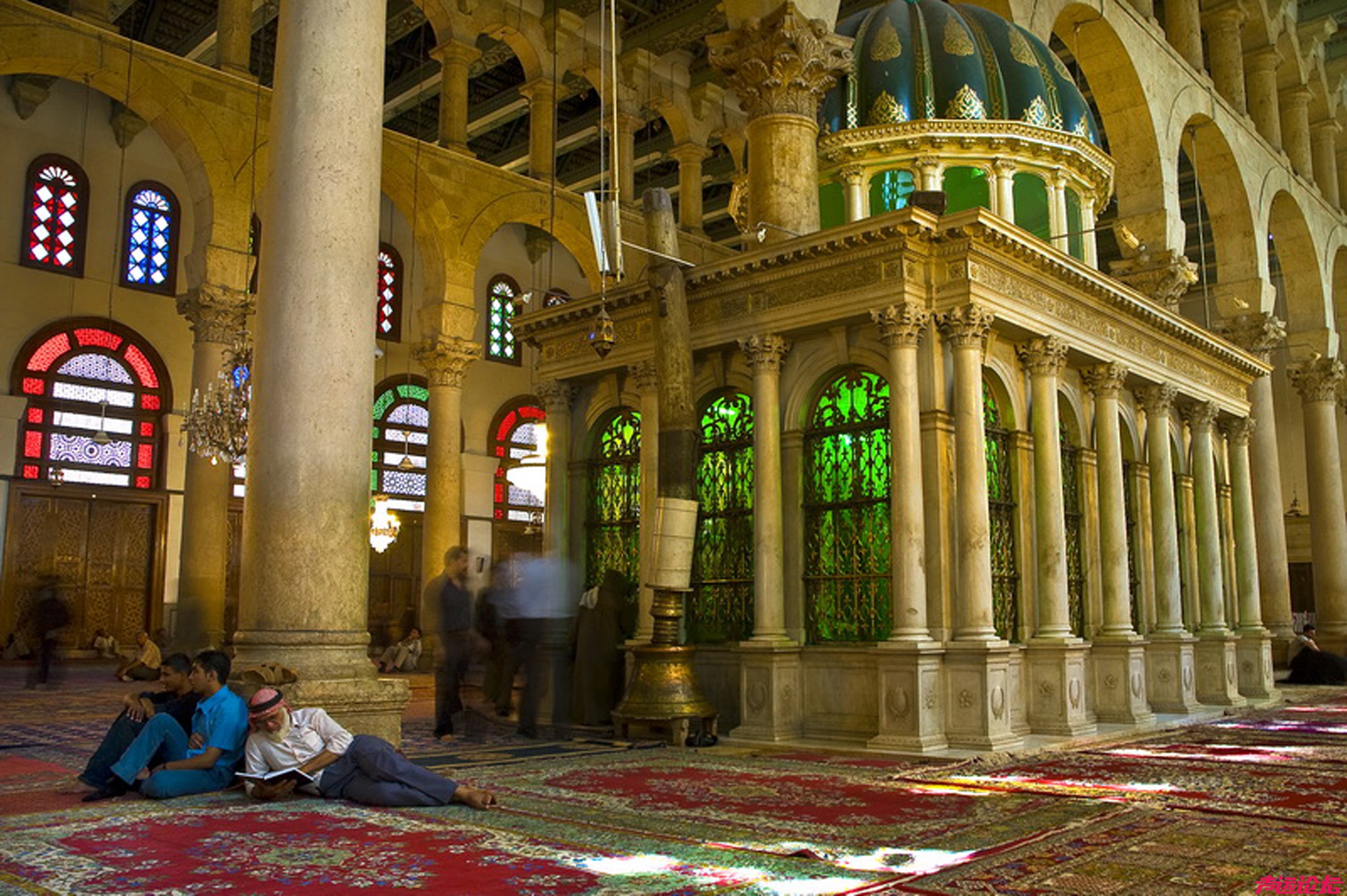 Shrine_of_John_the_Baptist,_Great_Umayyid_Mosque,_Damascus.jpg