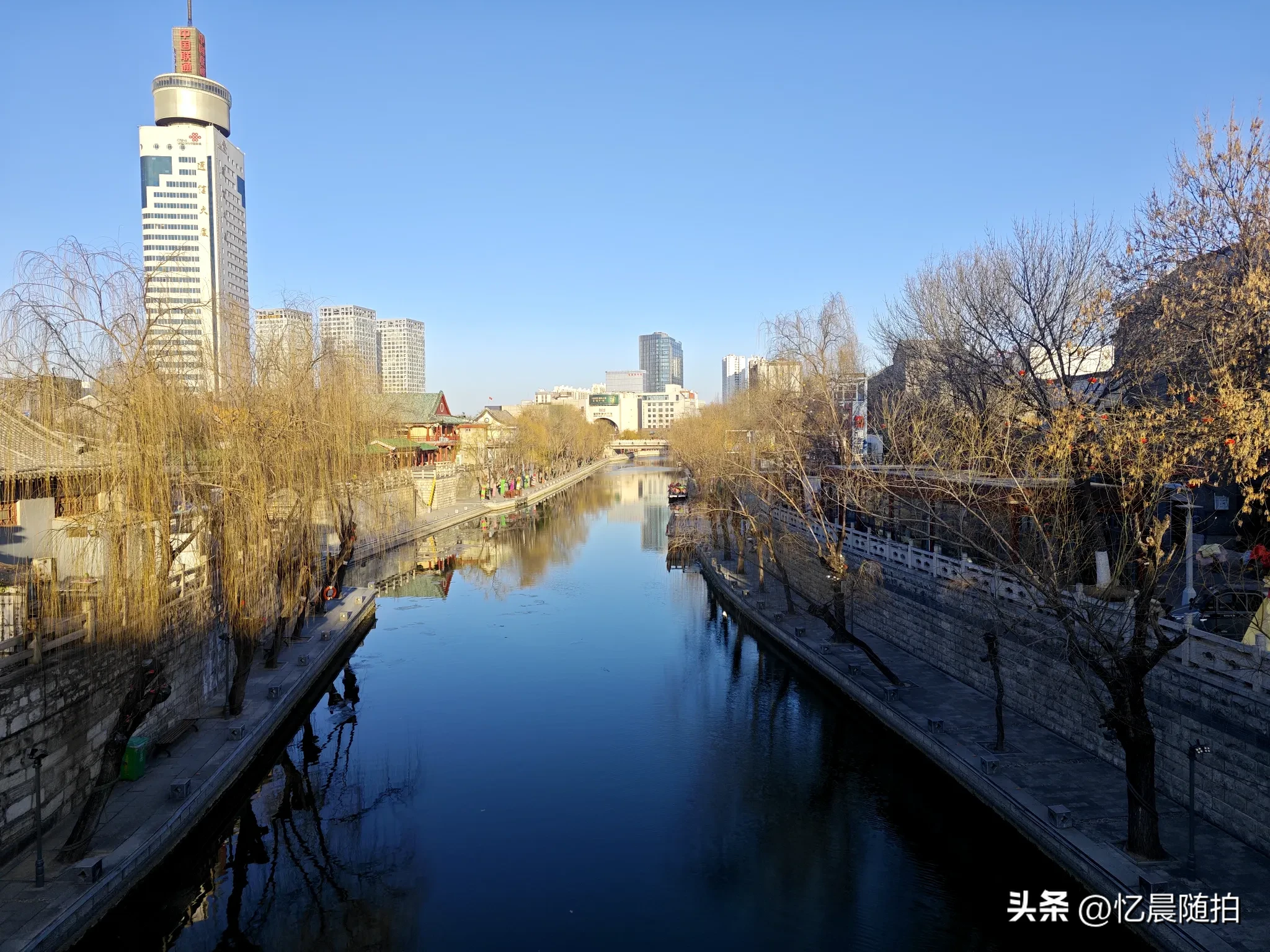 是天太冷的原因呗？济宁城区老运河的运河这边连个逛街的人都没有，#济宁好地方推荐#-4.jpg