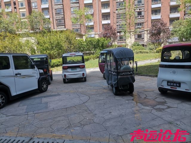 济宁人文嘉园小区业主喊话物业：治理充电桩区域停车乱象刻不容缓-2.jpg