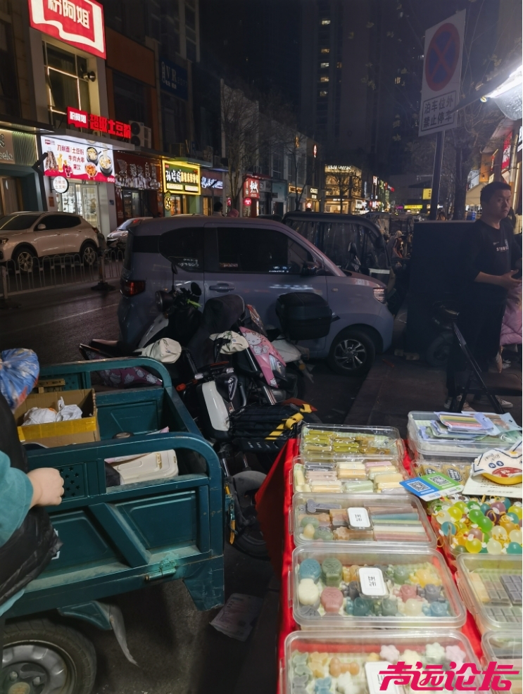 济宁街头“三无”蜡瓶糖热销：监管部门是看不到，还是‘装睡’？-4.jpg