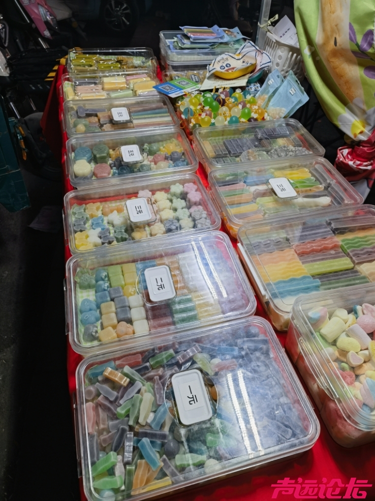 济宁街头“三无”蜡瓶糖热销：监管部门是看不到，还是‘装睡’？-5.jpg