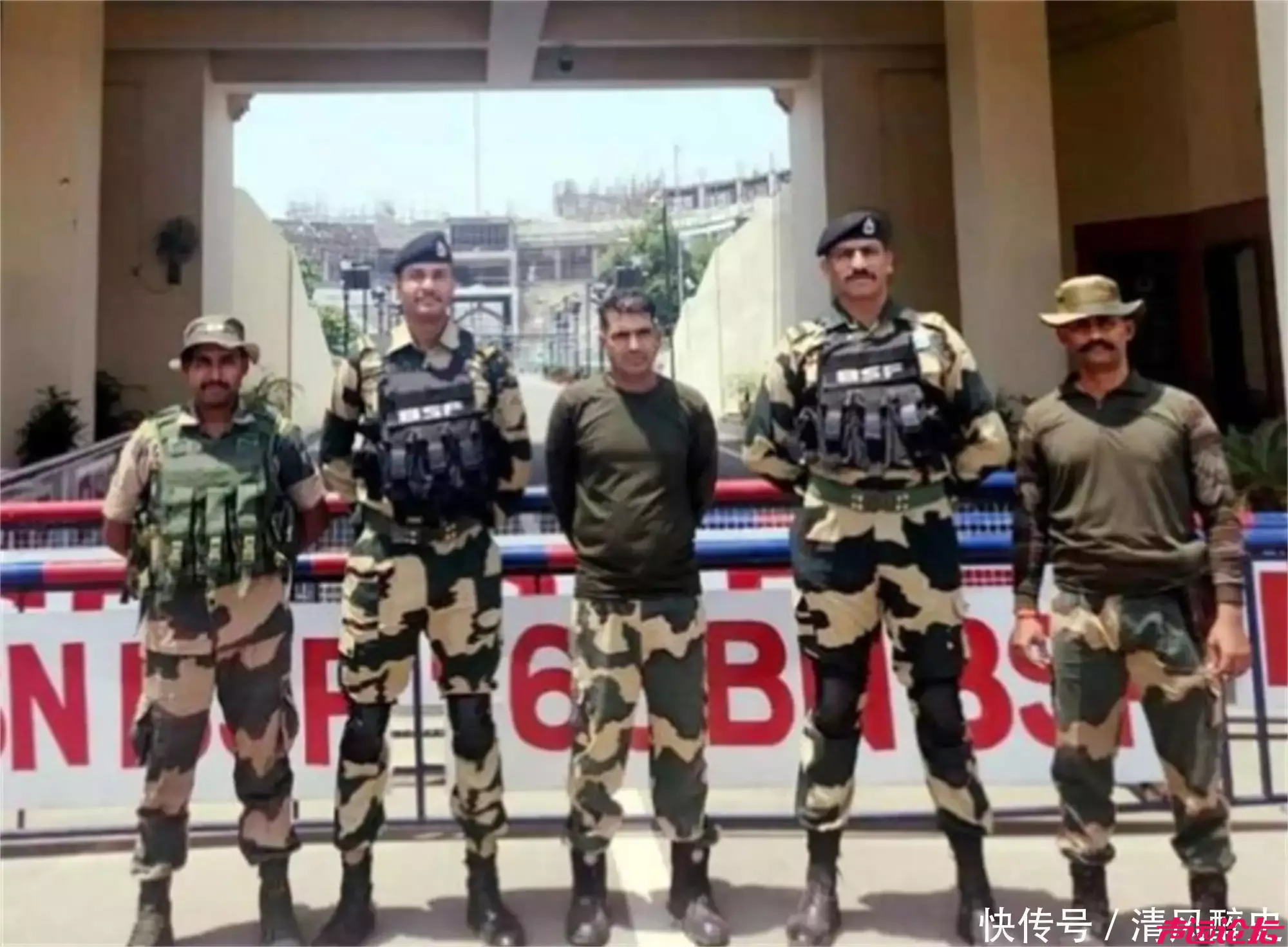 印度欢庆胜利日之际，巴基斯坦送还被俘士兵，是好事，也是羞辱！-1.jpg