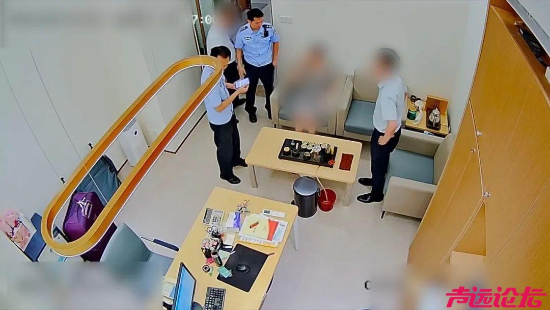 取500万元现金，快递给网恋男友，警察劝阻其近2小时-3.jpg
