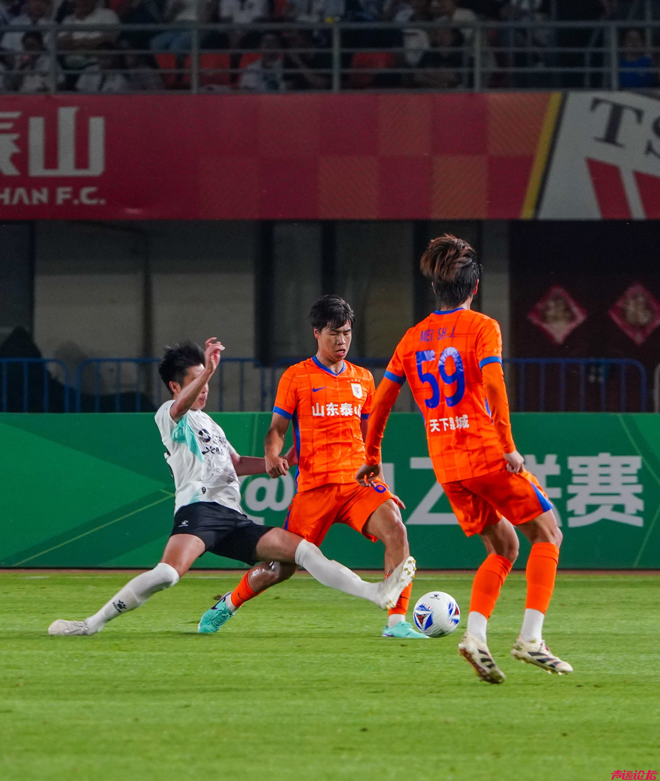 双子星轰天雷震彻邹城！泰山B队青春风暴2球定乾坤-1.jpg