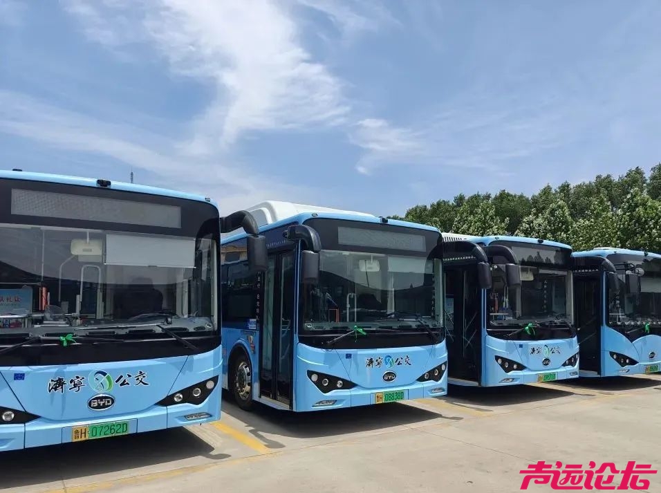 护航梦想 爱心助考——济宁公交集团“绿丝带”爱心送考护考行动温暖启航-1.jpg