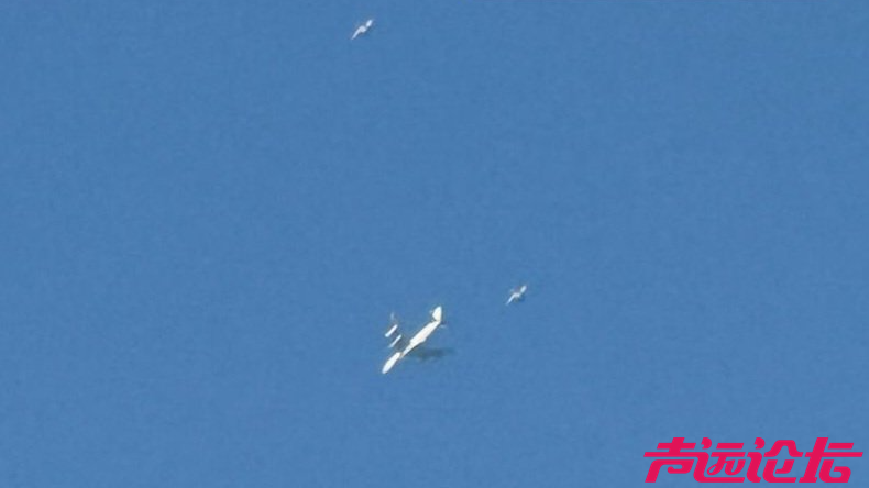以总理专机起飞，战斗机护航，目的地不明-1.jpg
