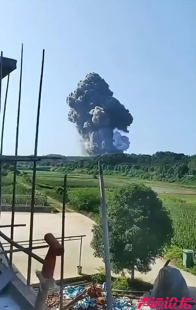 湖南临澧一花炮厂发生爆炸，伤者被分送至4家医院救治，官方：伤亡情况正在核实中-2.jpg
