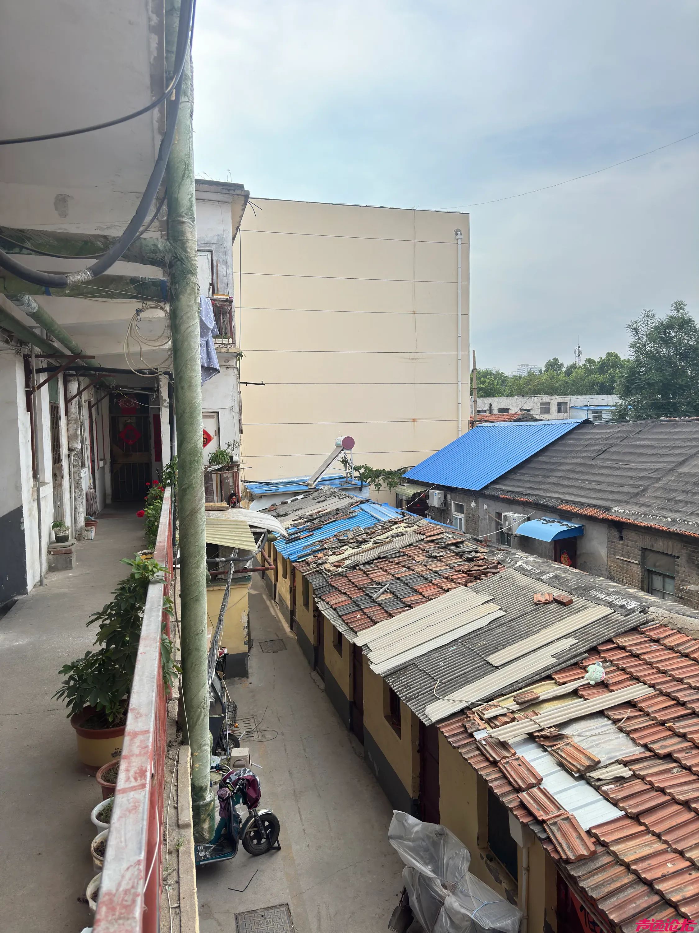 看到这个老旧的房子，是不是让你们回想到了三十年前的那些点点滴滴？你看这！-2.jpg