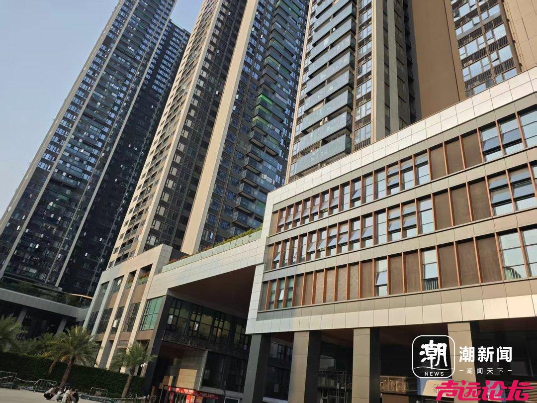 深圳小区多名保安持械打伤业主 事发时有警察现场维序-2.jpg